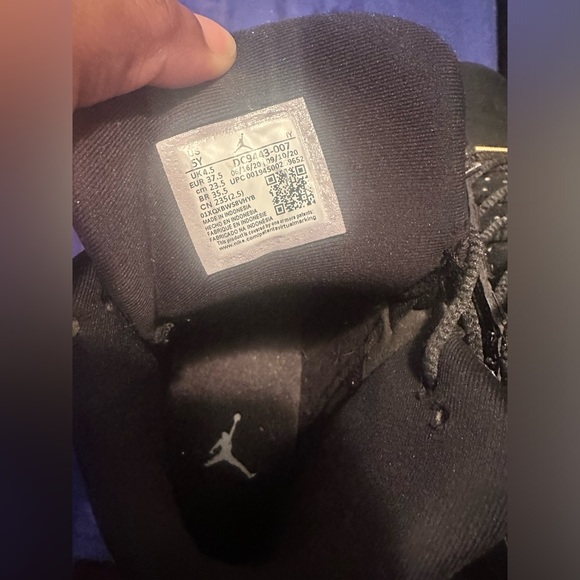 Jordan 13 Gold Glitter, - Picture 2 of 4